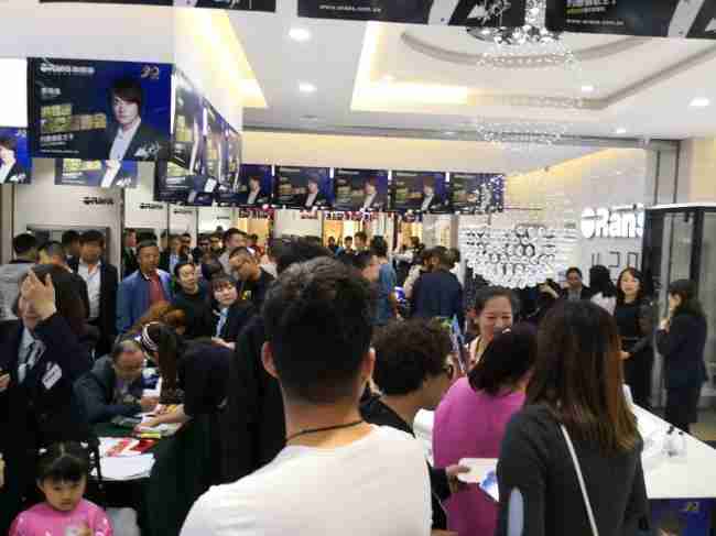 情歌王子黃格選燃爆鄂爾多斯，歐路莎20周年慶鄂爾多斯站完美收官