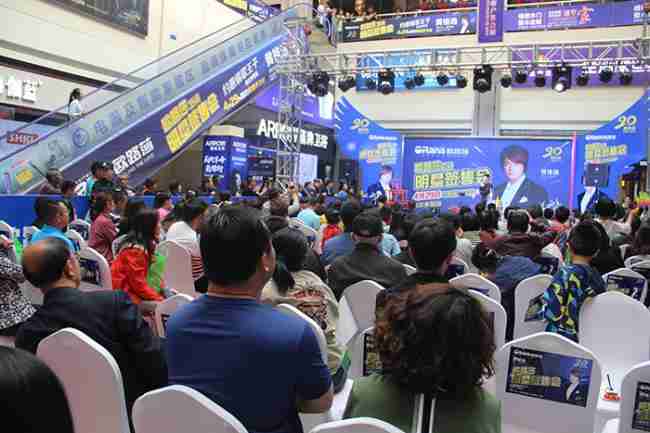 情歌王子黃格選燃爆鄂爾多斯，歐路莎20周年慶鄂爾多斯站完美收官